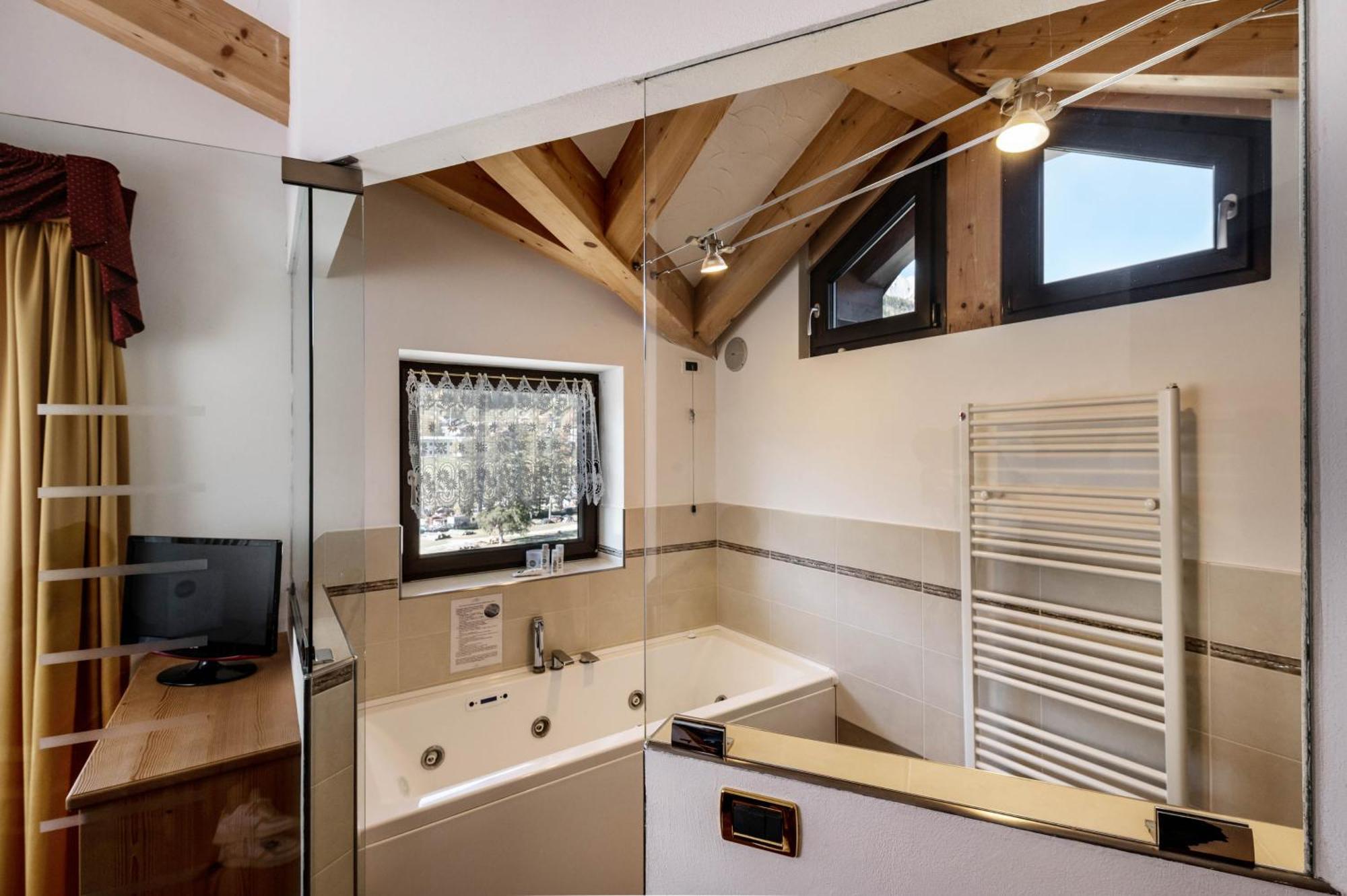 Hotel Terme Antico Bagno Pozza di Fassa Habitación foto