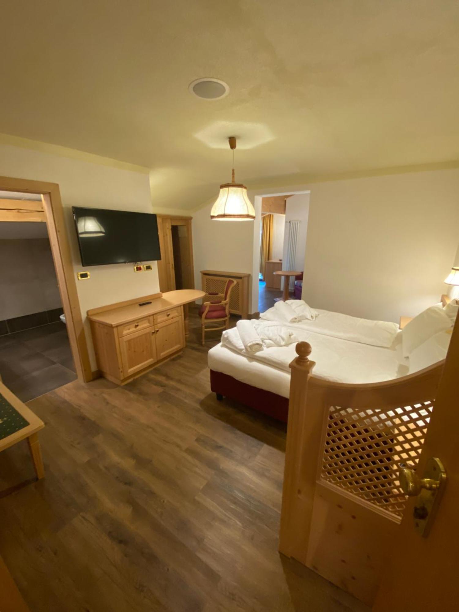 Hotel Terme Antico Bagno Pozza di Fassa Habitación foto