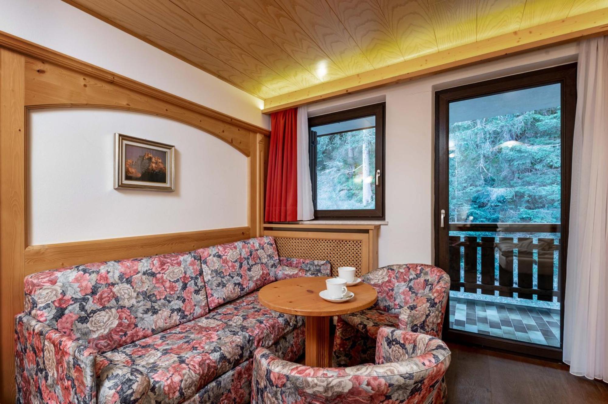 Hotel Terme Antico Bagno Pozza di Fassa Habitación foto