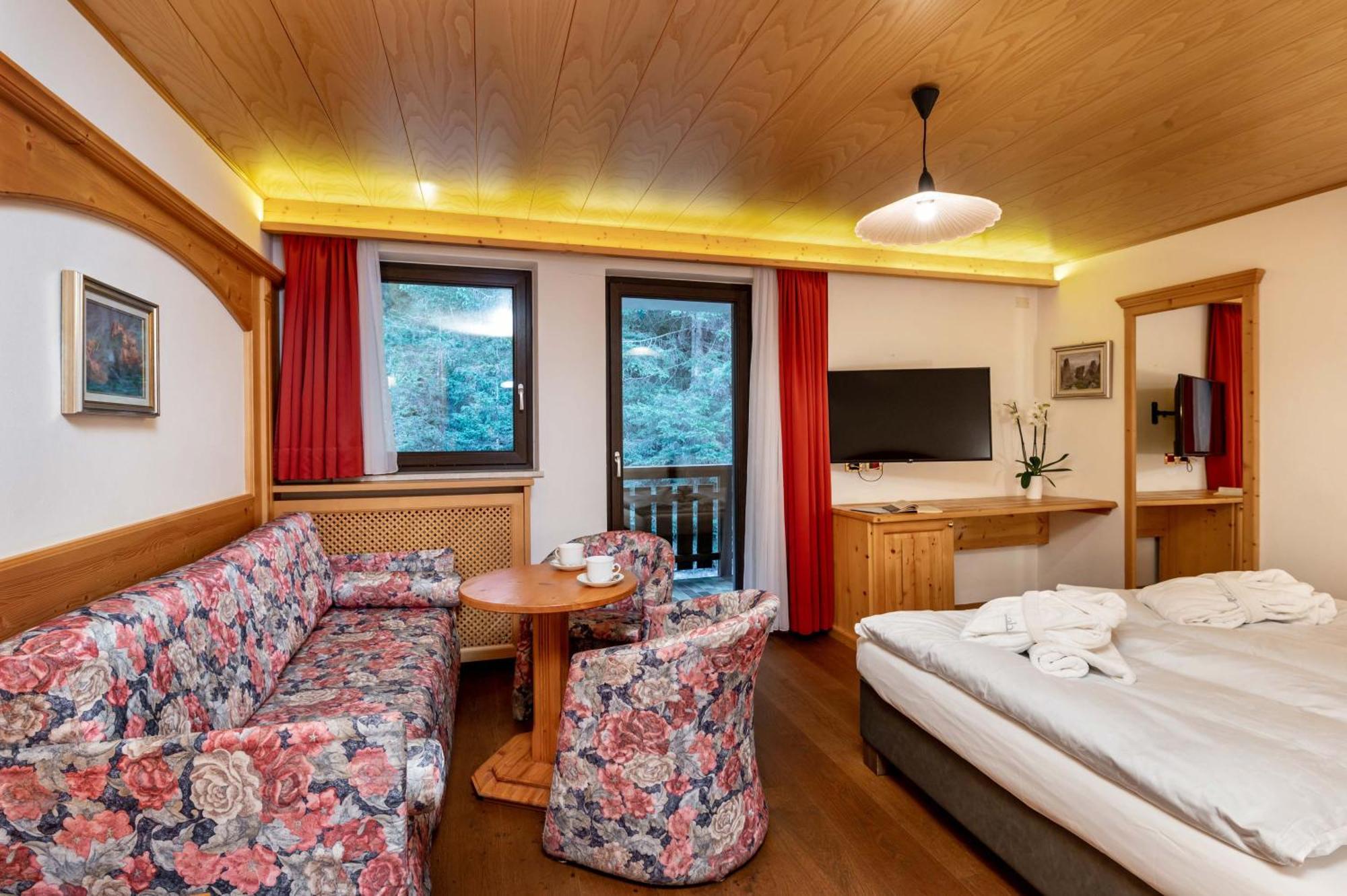Hotel Terme Antico Bagno Pozza di Fassa Habitación foto